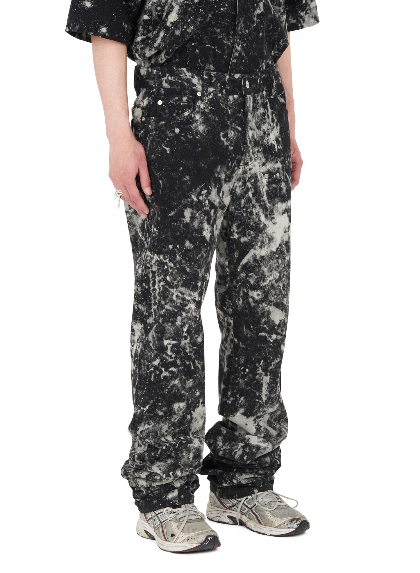 BLEACH SPLATTER STRAIGHT LEG JEAN