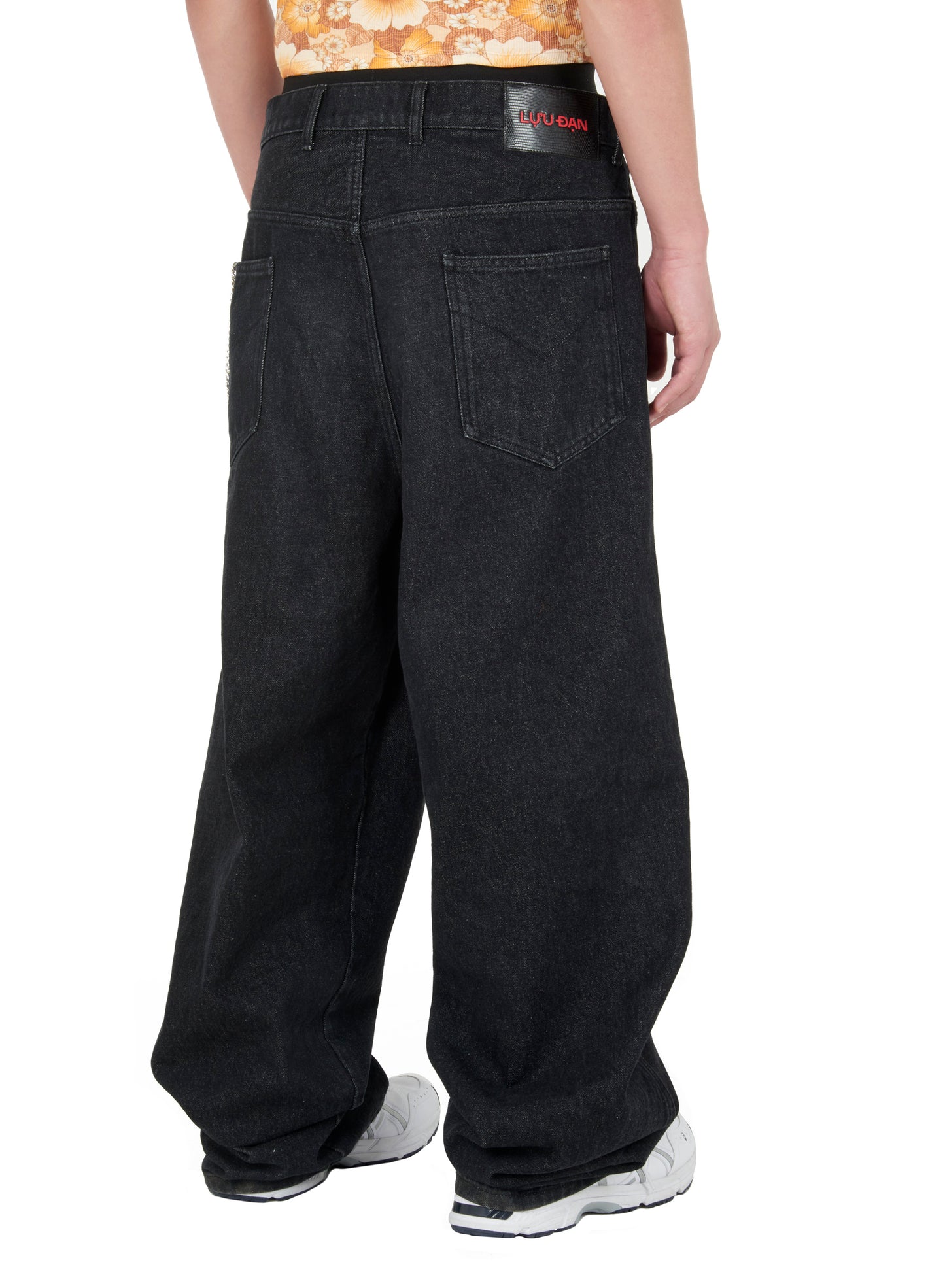 UNISEX PLEATED FRONT JEANS