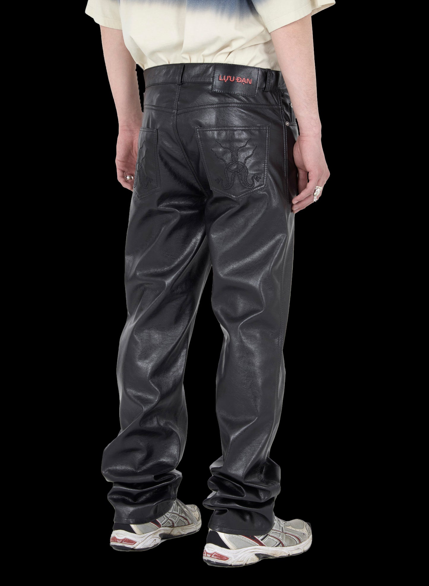 FAUX LEATHER STRAIGHT LEATHER PANTS