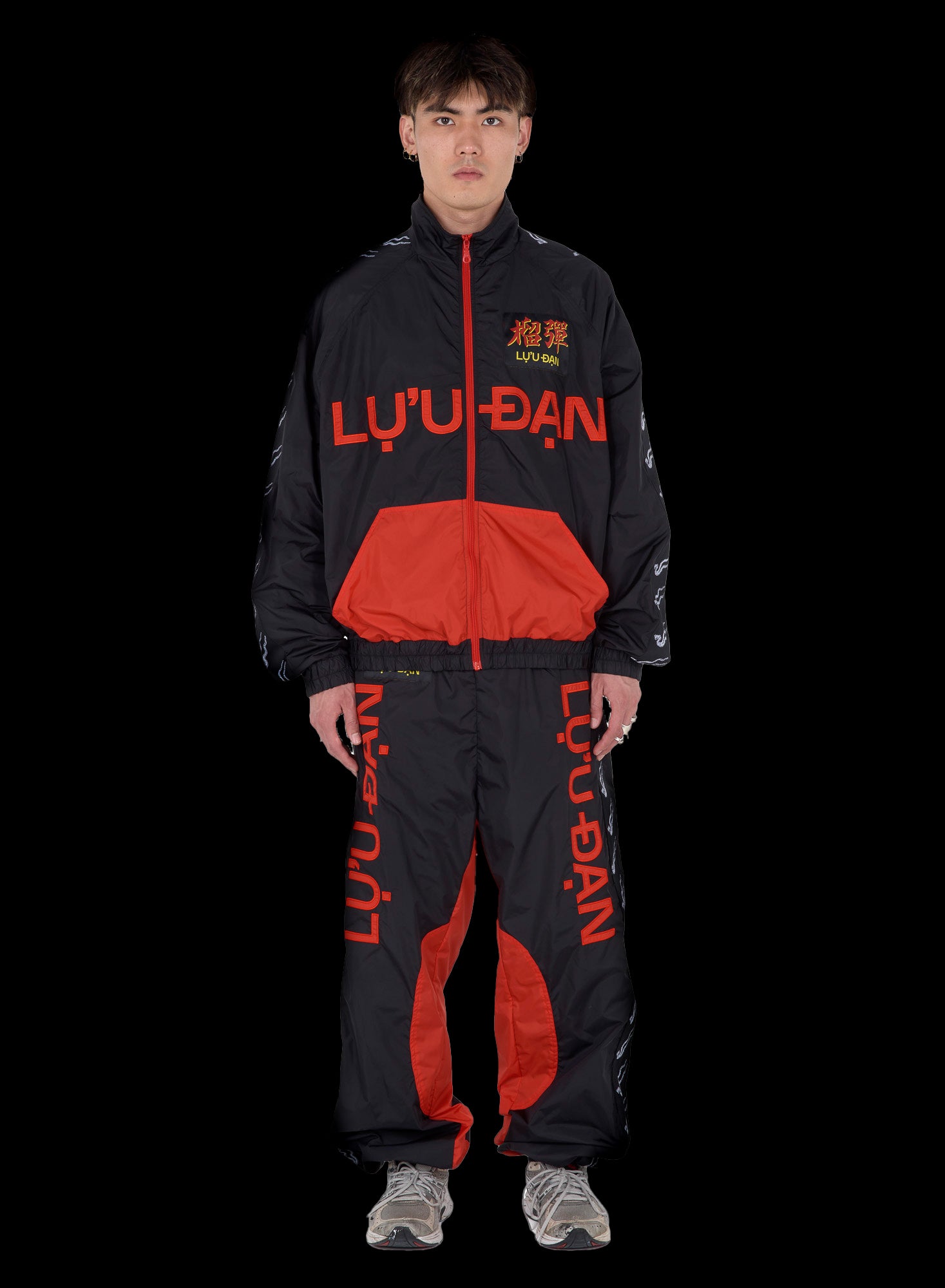 LU'U DAN - BLACK / RED / WINDBREAKER L-D