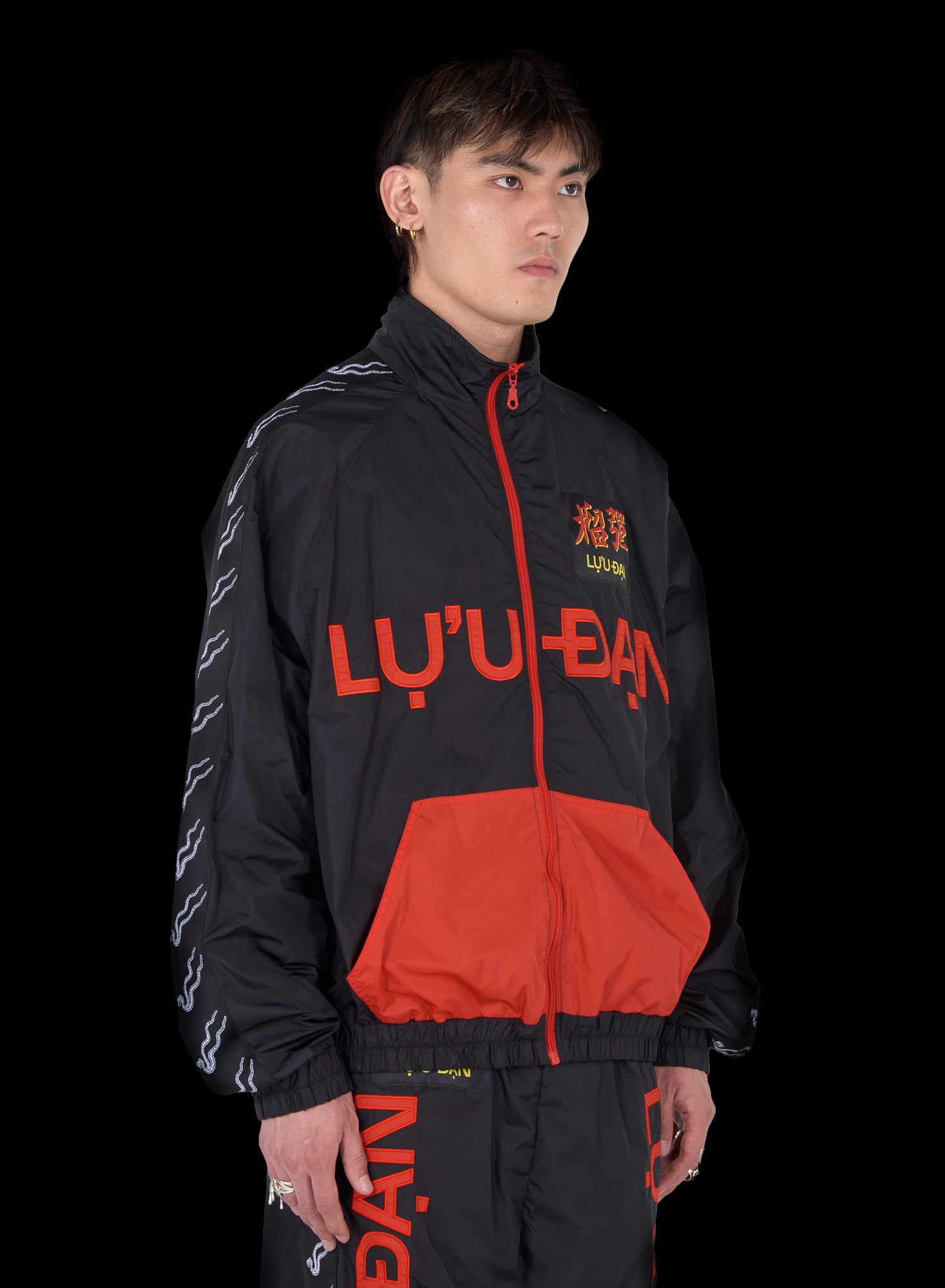 LU'U DAN - BLACK / RED / WINDBREAKER L-D