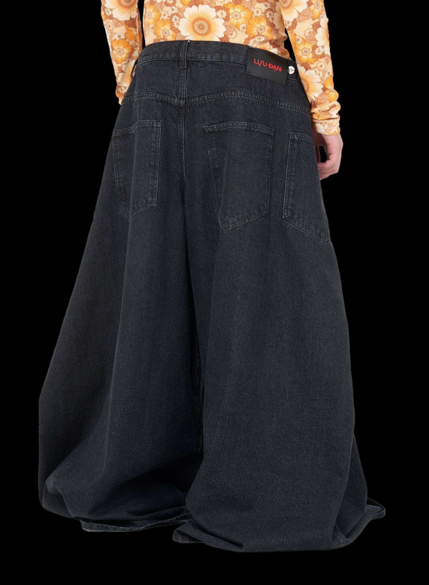 DOUBLE PLEATED JEANS