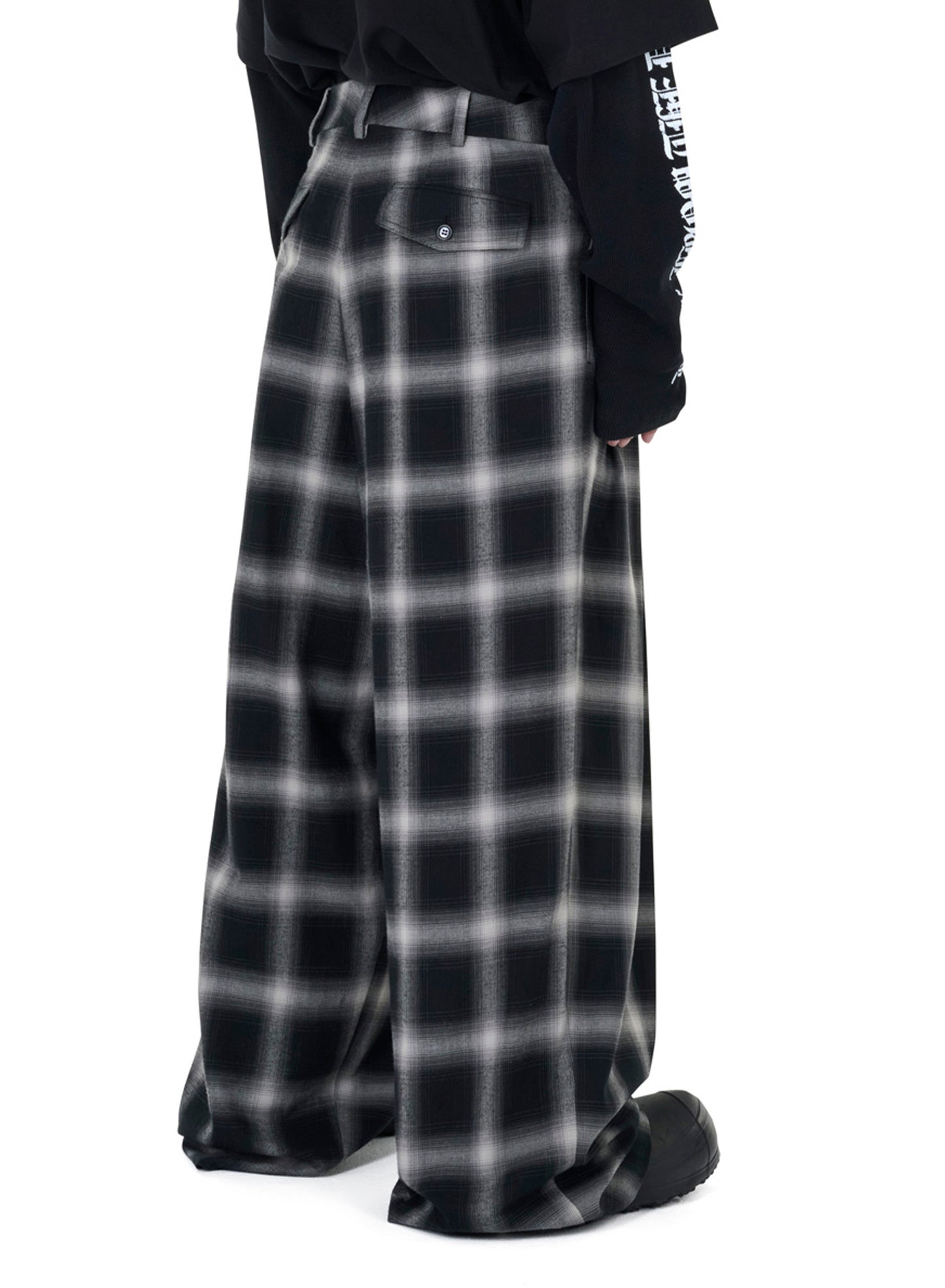 TRIPLE PLEAT TROUSERS