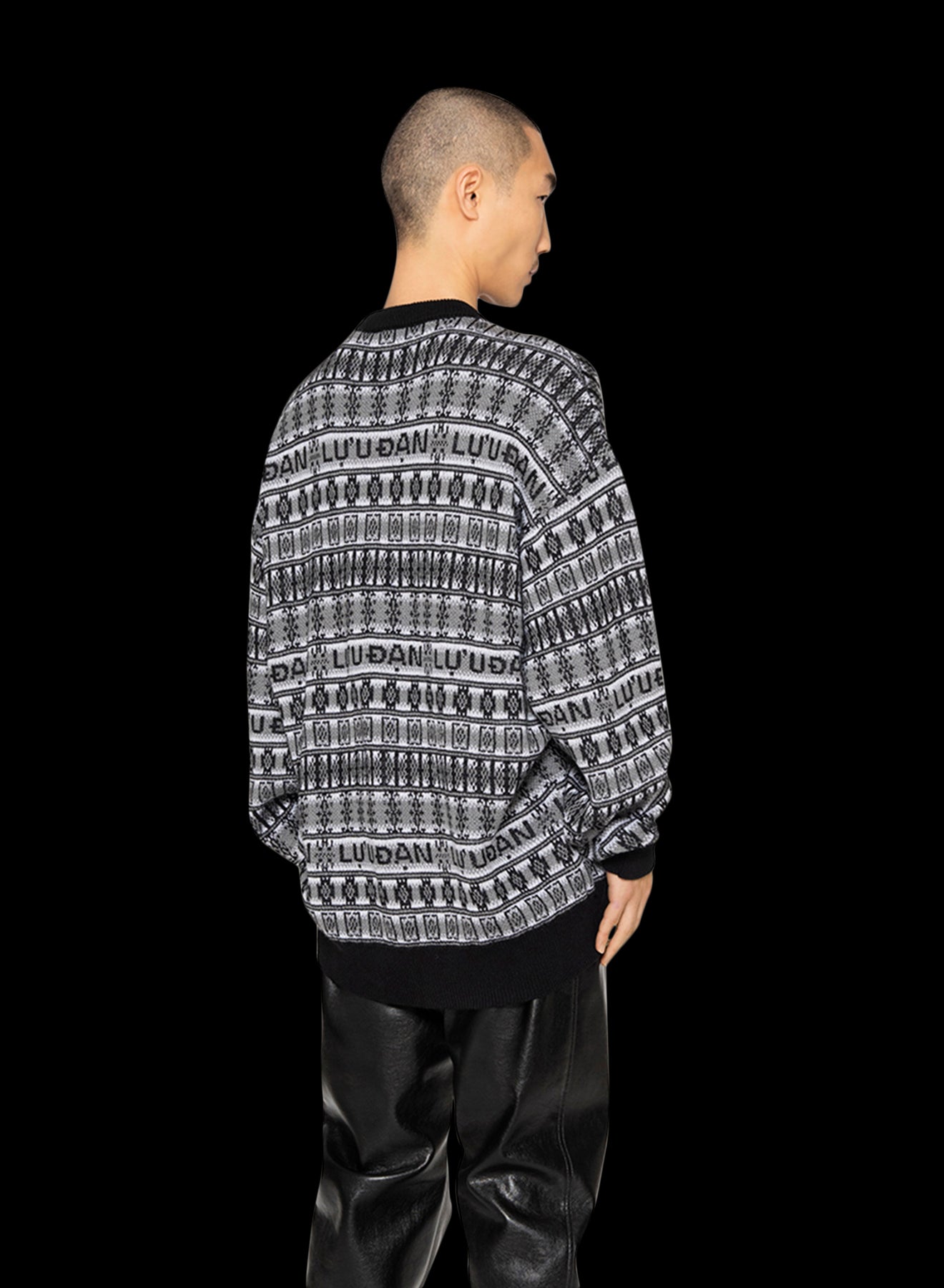 Jacquard-knit Sweater - Beige/leopard print - Ladies